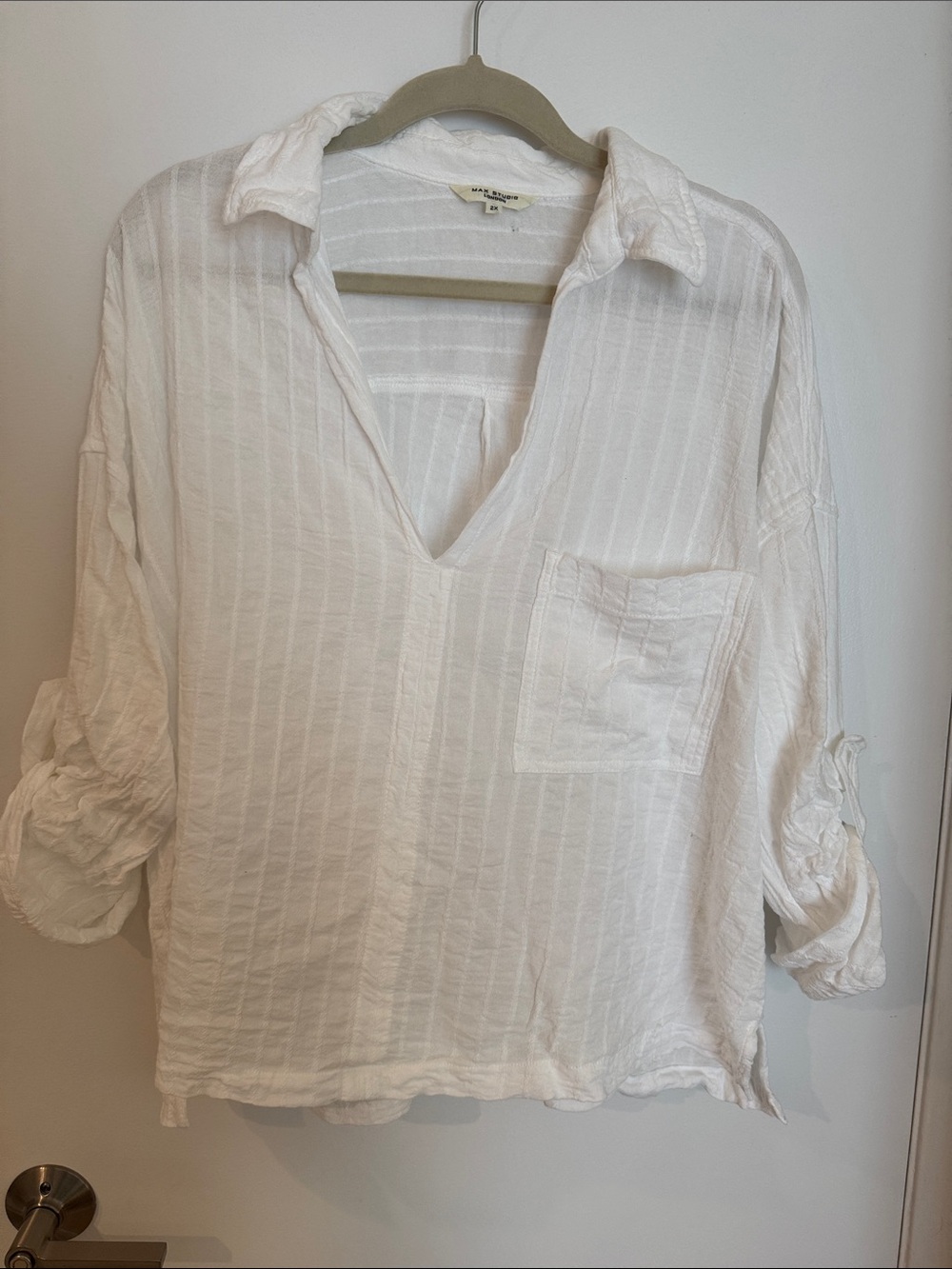 Max Studio White Textured V-Neck Tunic Top